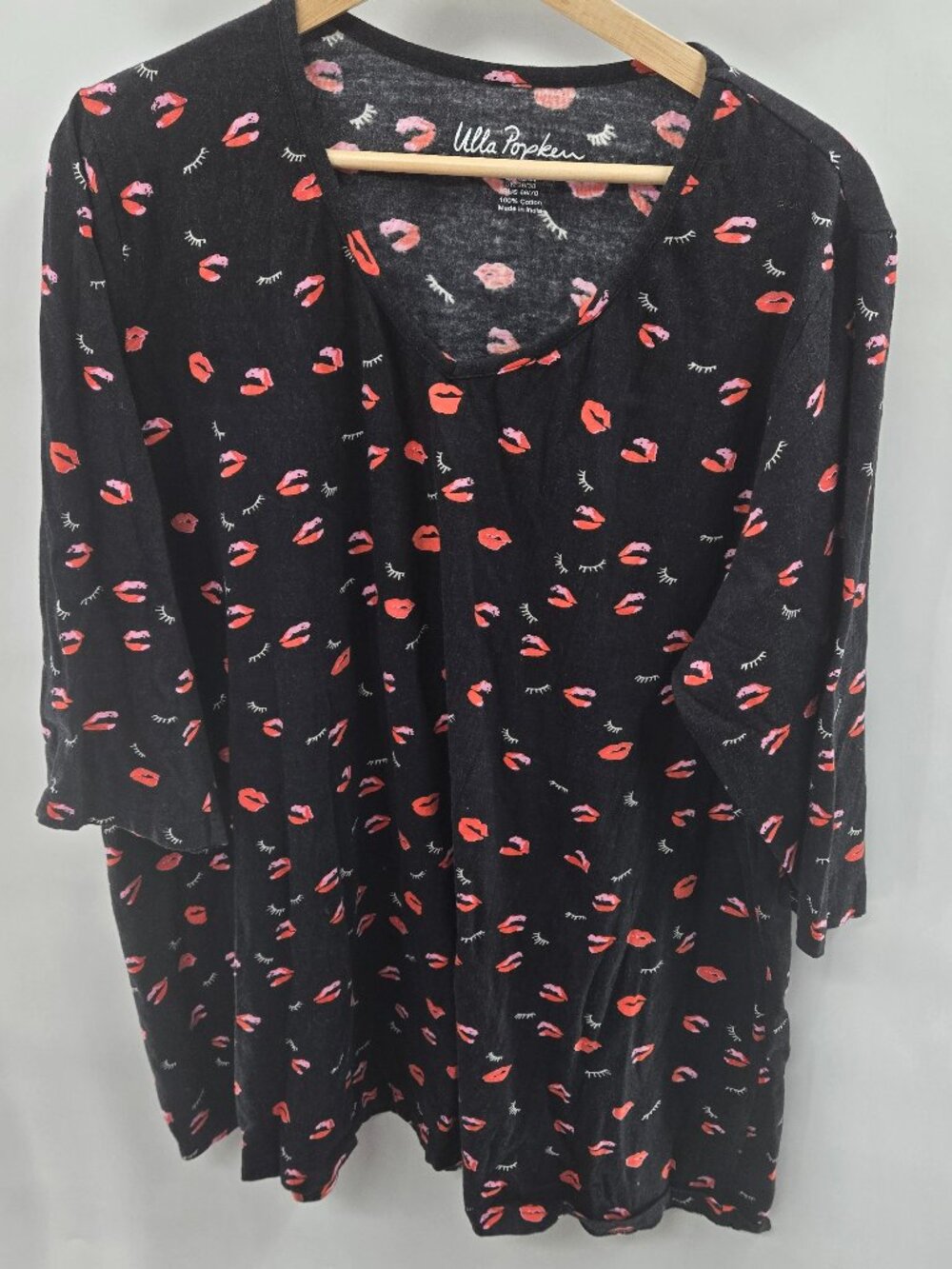 Ulla Popken Black Kiss Lips 100% Cotton V-Neck 3/4 Sleeve Shirt Size 32/34